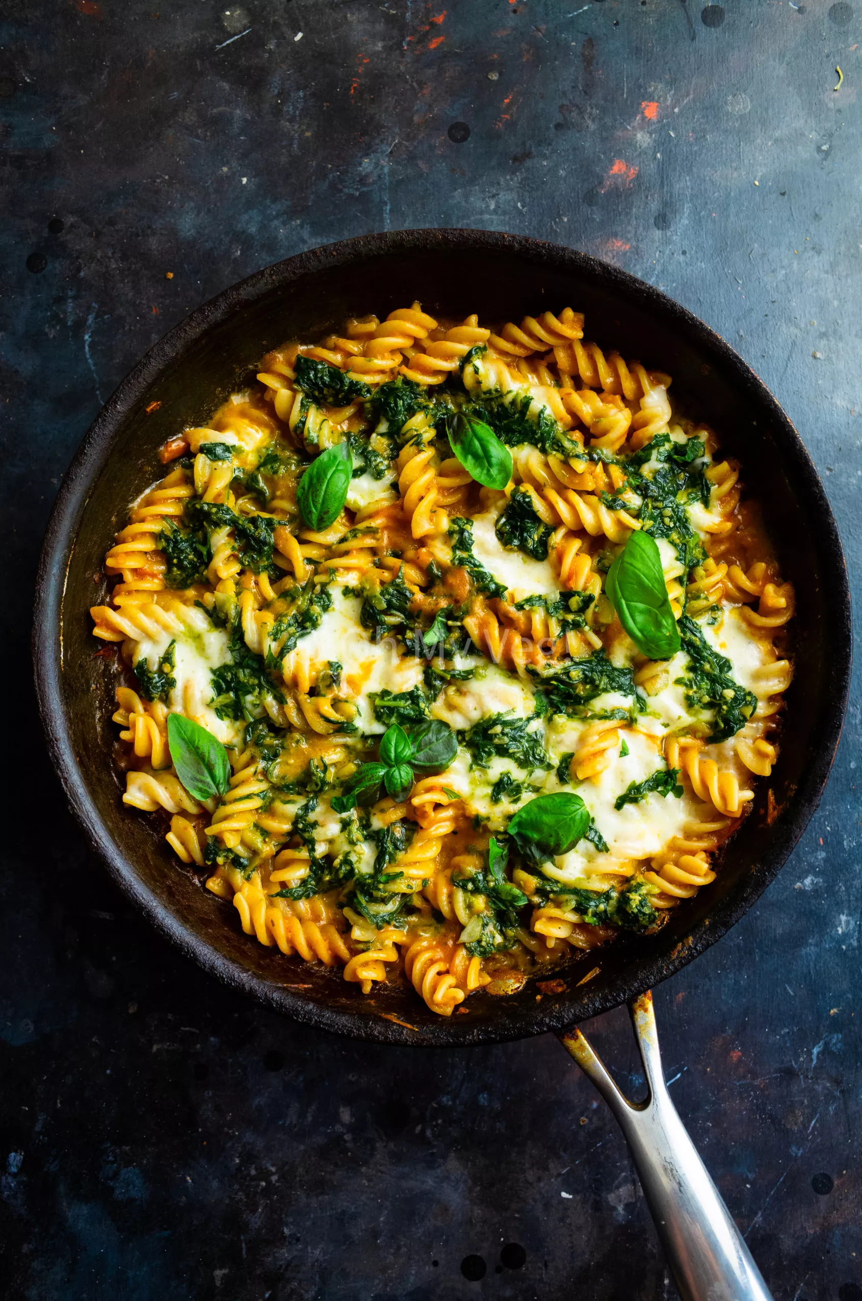 Pasta with Tomato Sauce, Pesto and Melted Mozzarella - Oh My Veg!