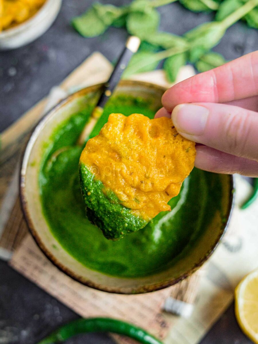 Aloo pakora dipped in green chutney.