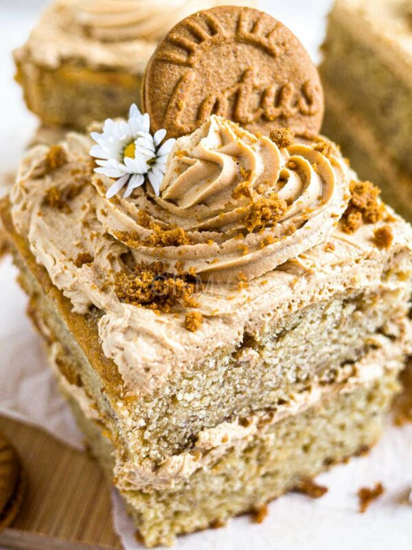 Banana Biscoff Cake