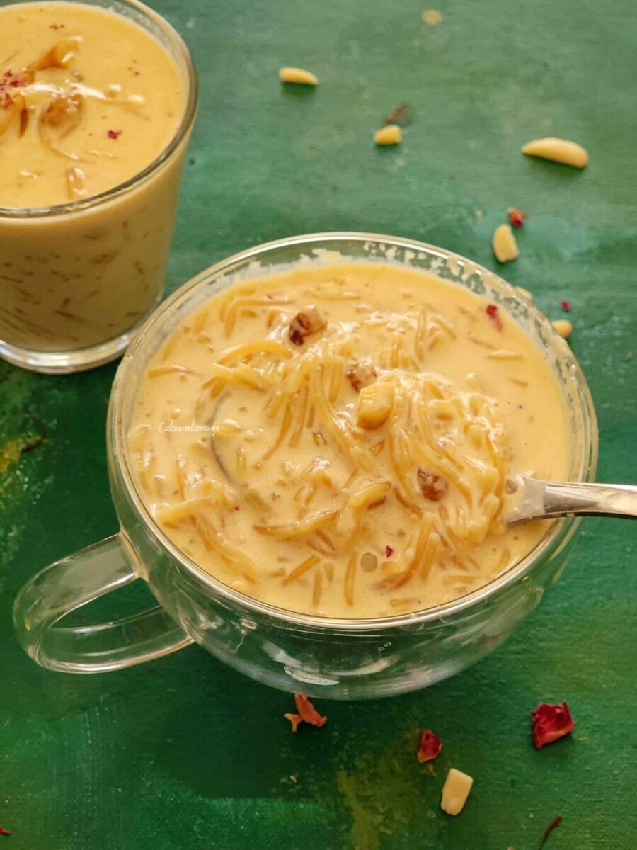 Semiya payasam in a glass bowl.