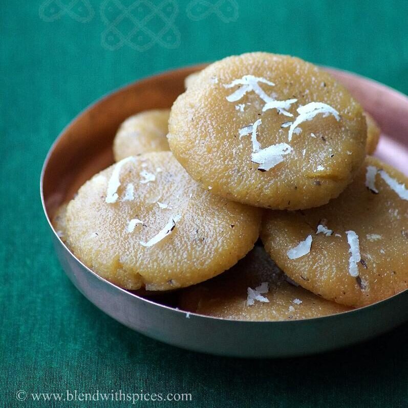 Rava kudumulu in a small bowl.