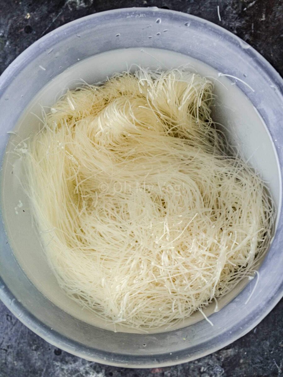 Soaking dried rice noodles in water. 