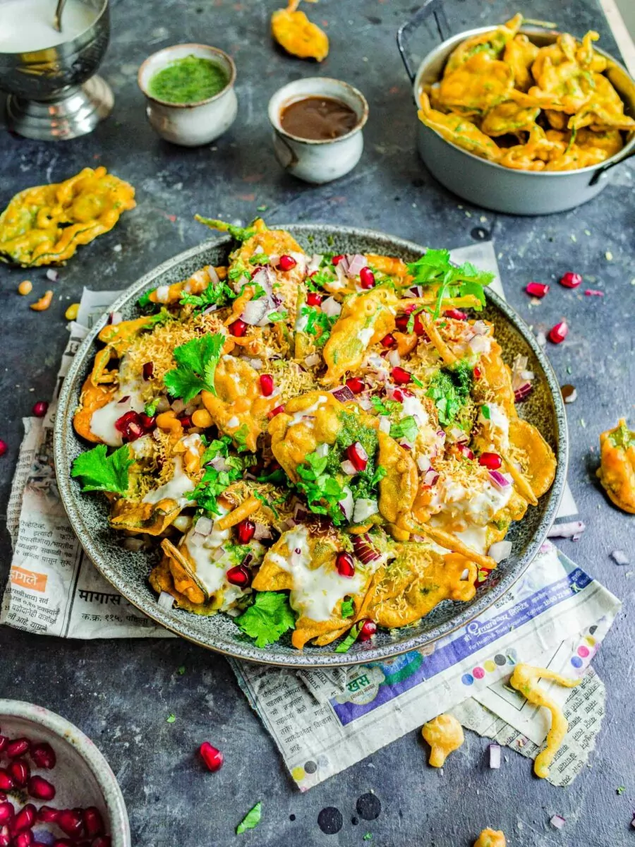 Palak patta chaat, Indian street-food on a plate.